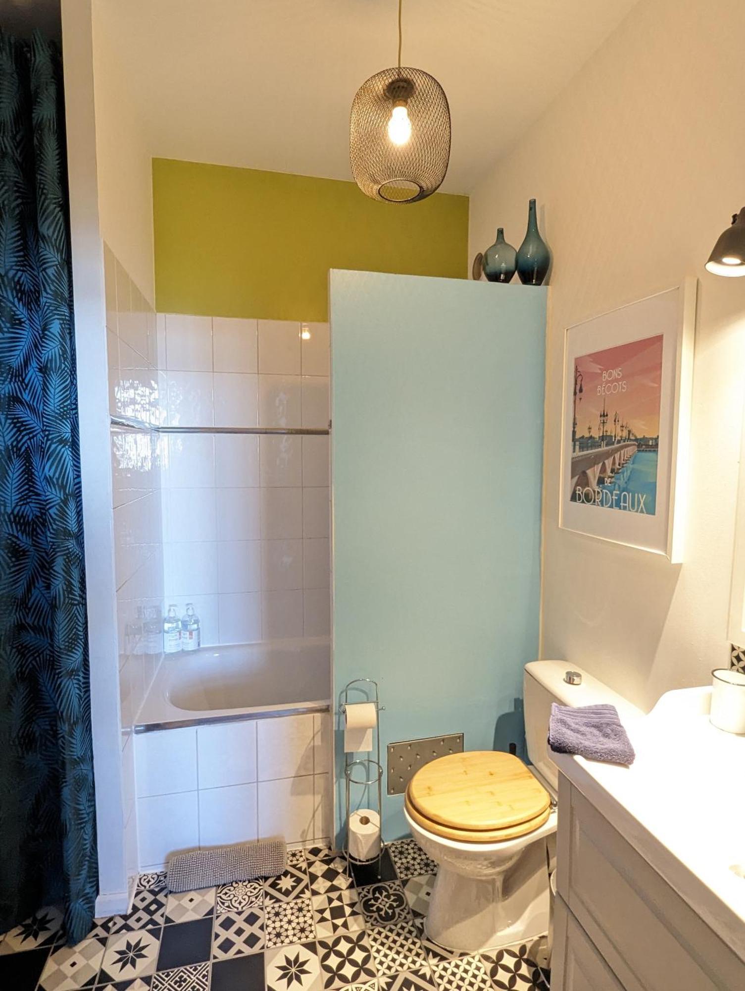 Appartement De Charme Sous Les Toits Avec Vue Sur La Garonne Bordeaux Exterior foto